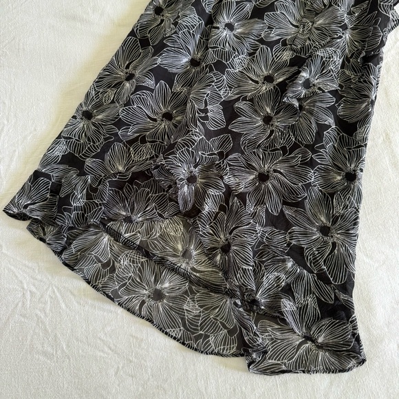 A New Day black and White Floral Print Surplice Front Dress - Picture 4 of 5